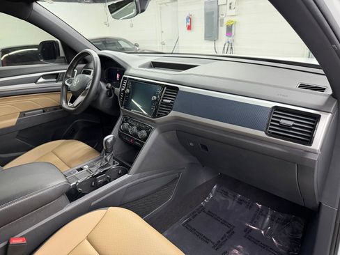 Used 2021 Volkswagen Atlas Cross Sport SEL image 16