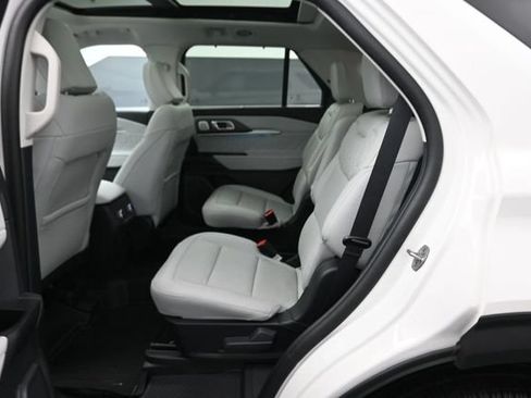 Certified 2025 Ford Explorer Platinum w/ Ultimate Package AWD/4WD image 22