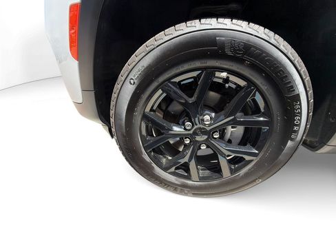 Used 2025 Jeep Grand Cherokee Altitude RWD image 19