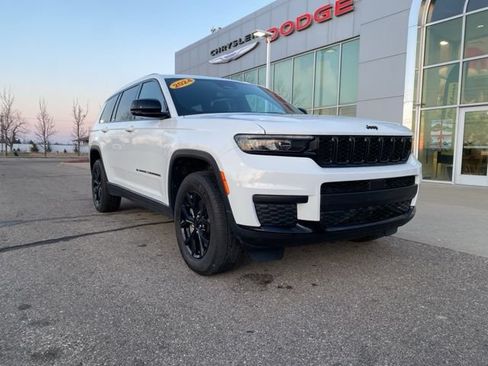 Used 2024 Jeep Grand Cherokee L Laredo AWD/4WD image 3