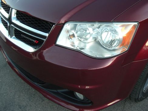 Used 2017 Dodge Grand Caravan SXT image 19