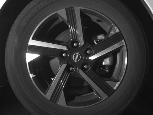 Used 2025 Nissan Sentra SV FWD image 16