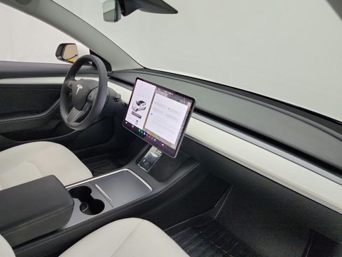 Used 2021 Tesla Model 3 Standard Range Plus RWD image 17