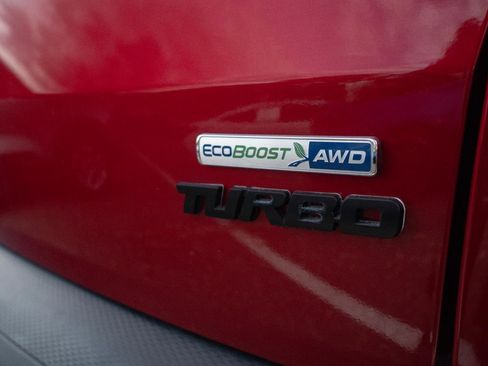 Used 2020 Ford Escape Titanium image 9