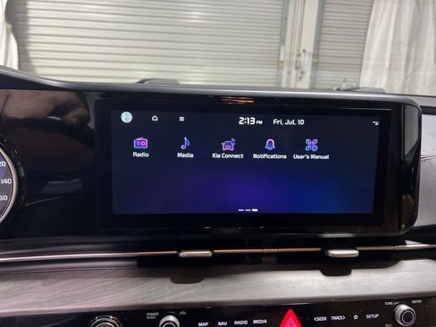 Used 2024 Kia Carnival EX FWD image 38
