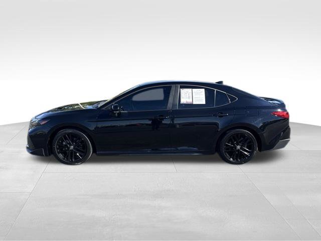 Used 2025 Toyota Camry SE w/ Convenience Package FWD image 2