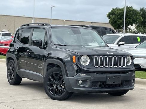 Used 2015 Jeep Renegade Latitude FWD image 2