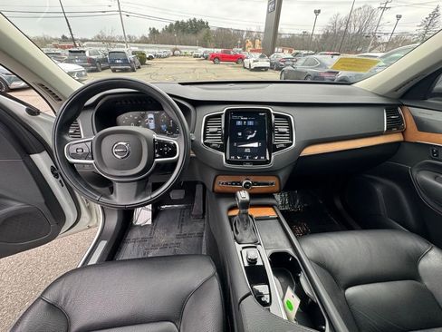 Used 2022 Volvo XC90 T6 Momentum w/ Advanced Package image 13