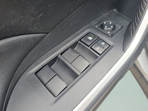 Used 2021 Toyota RAV4 LE image 27