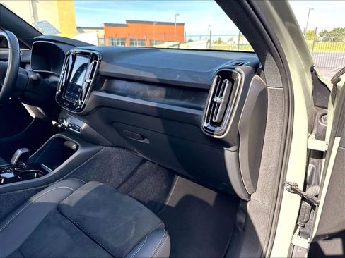 Used 2023 Volvo C40 P8 Recharge Plus AWD/4WD image 19