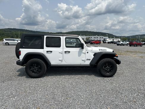 Used 2024 Jeep Wrangler Unlimited AWD/4WD image 7