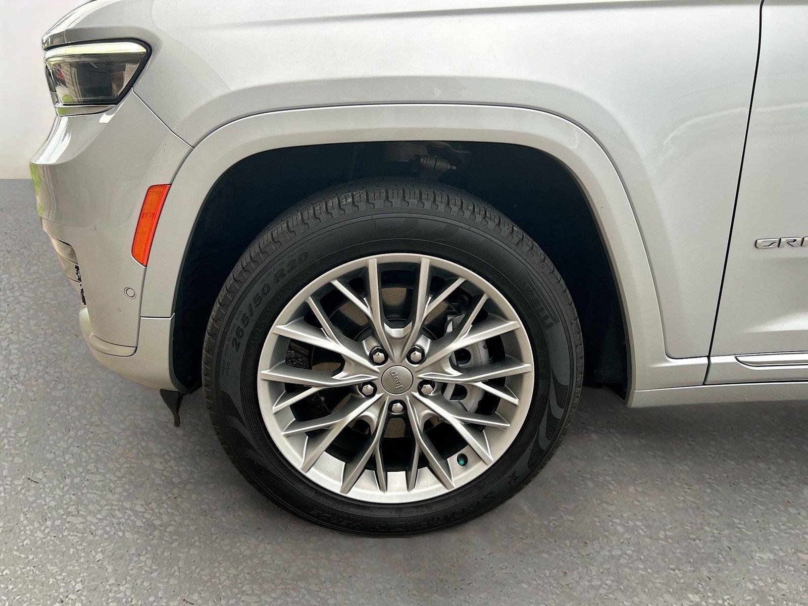 Used 2023 Jeep Grand Cherokee L Summit w/ Advanced Protech Group IV AWD/4WD image 46