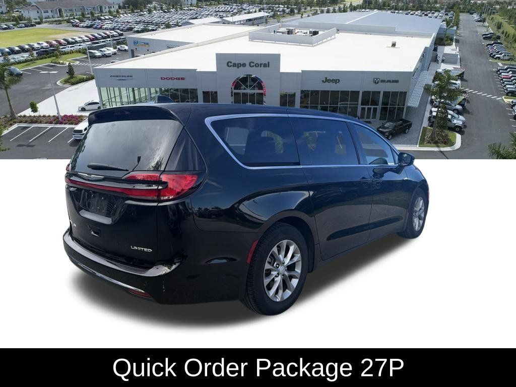 Used 2026 Chrysler Pacifica Limited FWD image 3
