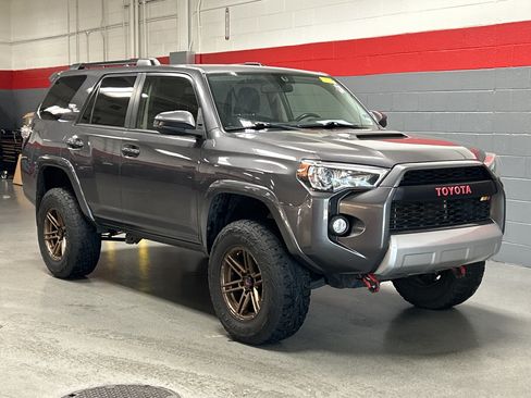 Used 2019 Toyota 4Runner TRD Off-Road AWD/4WD image 2