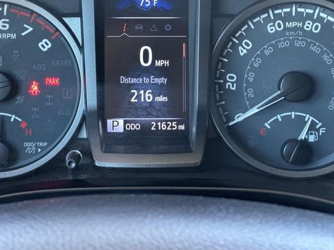 Used 2022 Toyota Tacoma TRD Off-Road w/ Technology Package AWD/4WD image 20