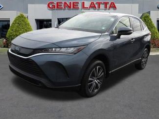 Used 2022 Toyota Venza LE video 3