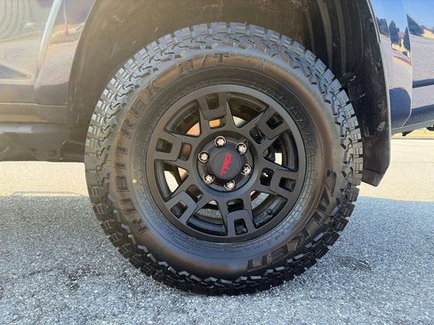 Used 2019 Toyota 4Runner TRD Off-Road Premium AWD/4WD image 31