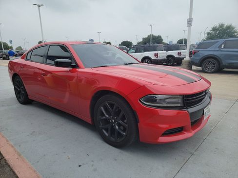 Used 2019 Dodge Charger SXT w/ Plus Group RWD image 4