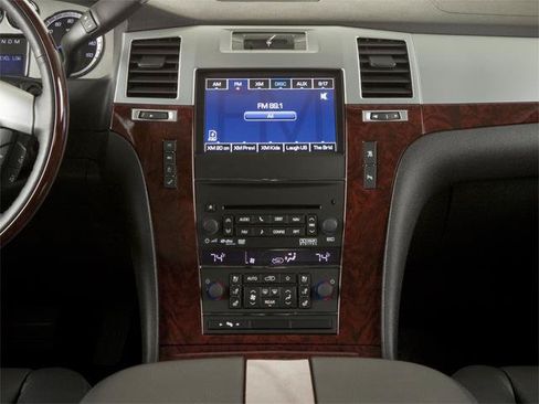 Used 2013 Cadillac Escalade Luxury AWD/4WD image 10
