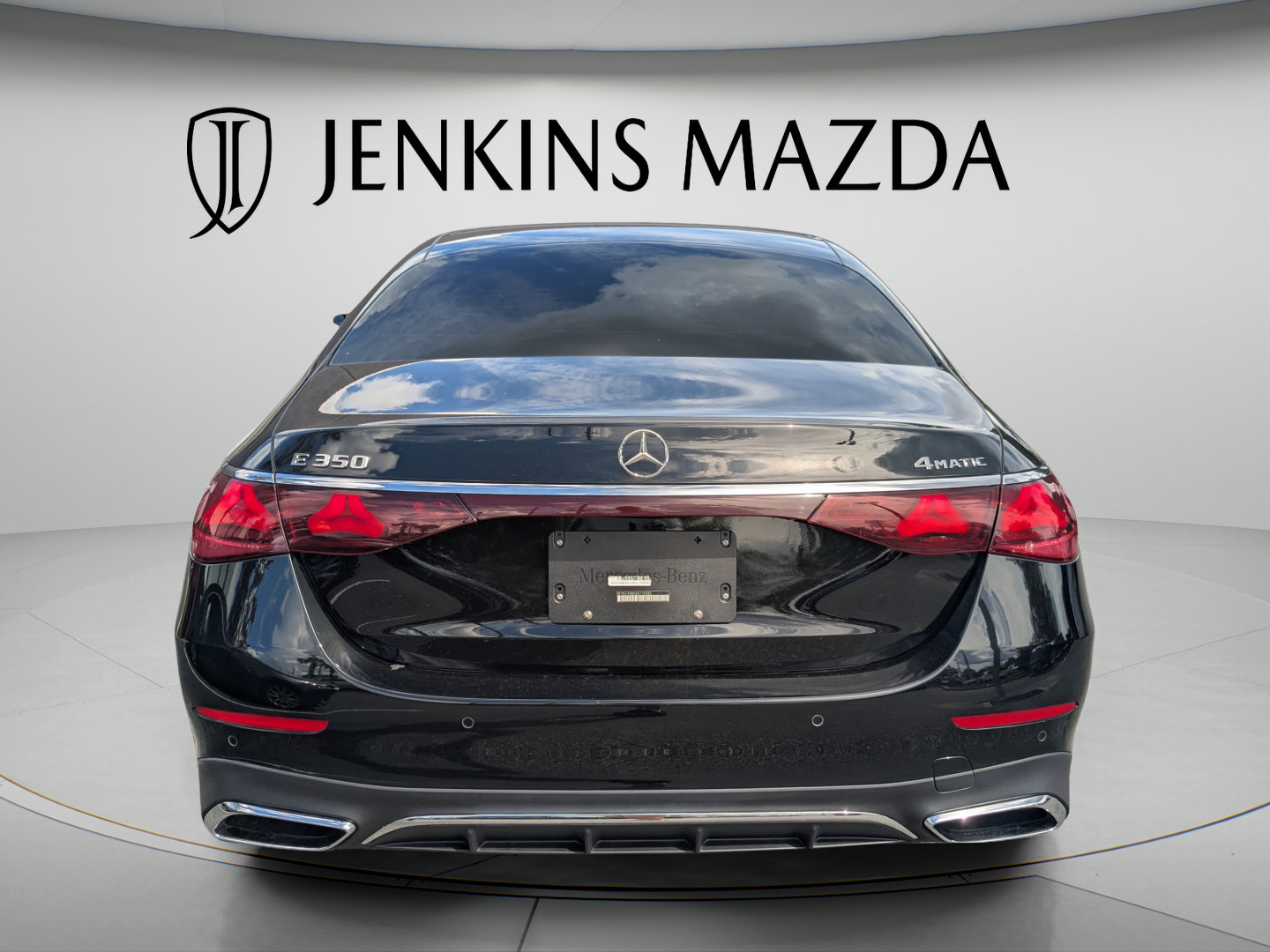Used 2025 Mercedes-Benz E 350 4MATIC Sedan image 5