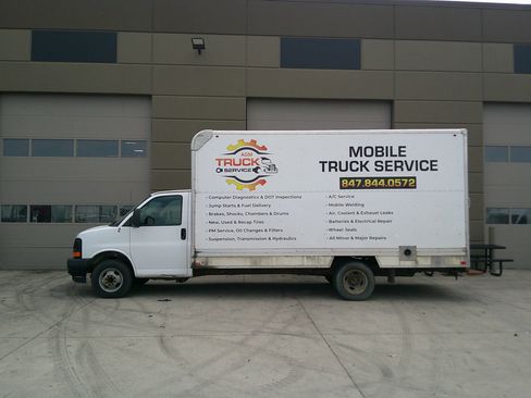 Used 2017 Chevrolet Express 3500 Extended RWD image 4