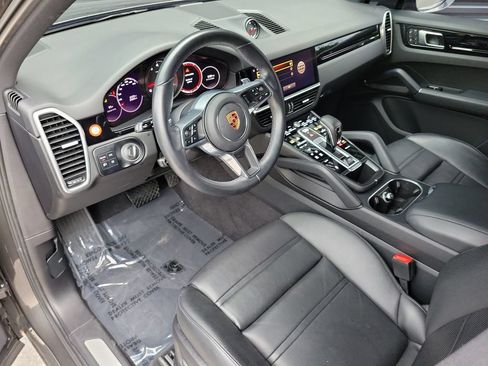 Certified 2023 Porsche Cayenne AWD/4WD image 4