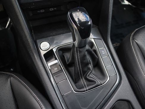 Used 2022 Volkswagen Tiguan SE image 19