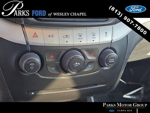 Used 2018 Dodge Journey SE image 24