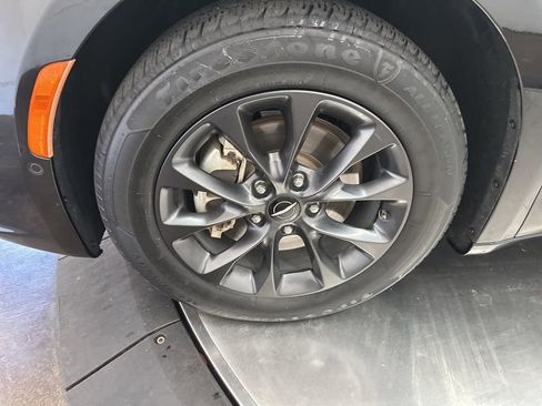 Used 2021 Chrysler Pacifica Touring-L w/ Uconnect Theater Family Group FWD image 29
