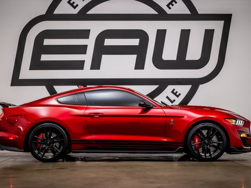 Used 2020 Ford Mustang Shelby GT500 w/ Technology Package RWD image 9