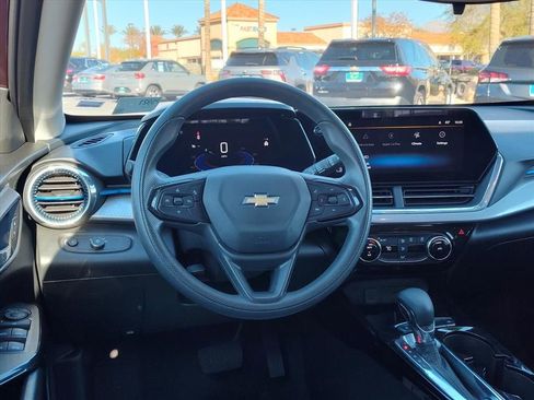 Used 2024 Chevrolet Trax LT image 9