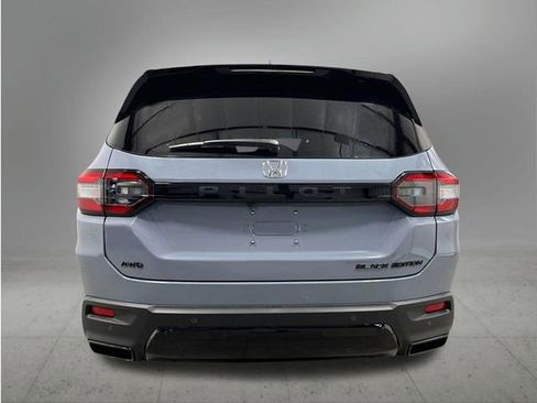 New 2026 Honda Pilot Black Edition image 4
