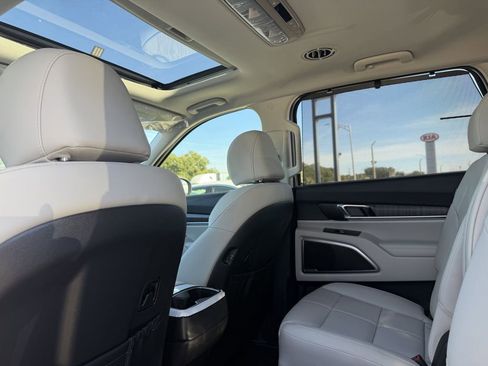 New 2025 Kia Telluride EX w/ EX Captain's Chair Package image 17