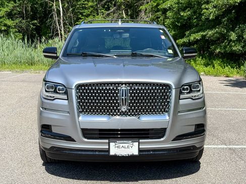 Used 2024 Lincoln Navigator L Reserve AWD/4WD image 2