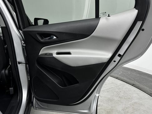 Used 2021 Chevrolet Equinox LS w/ LS Convenience Package image 30