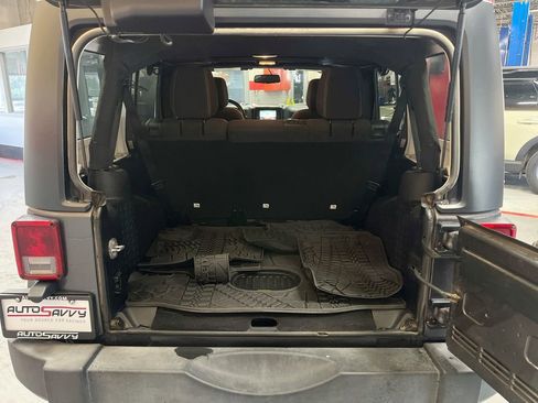Used 2016 Jeep Wrangler Unlimited Rubicon w/ Connectivity Group AWD/4WD image 23