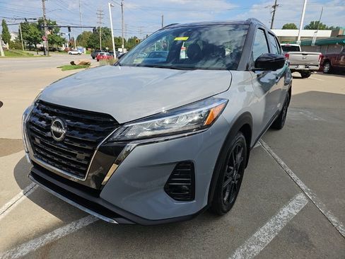 Used 2024 Nissan Kicks SR w/ SR Premium Package FWD image 9