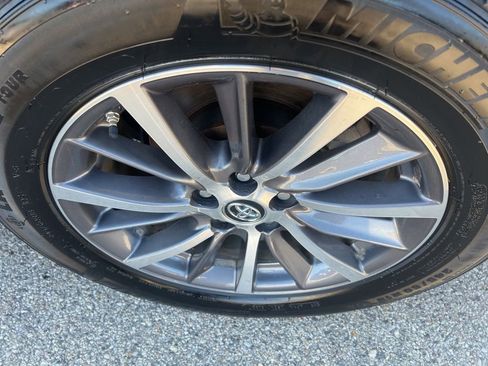 Used 2019 Toyota Highlander XLE image 45