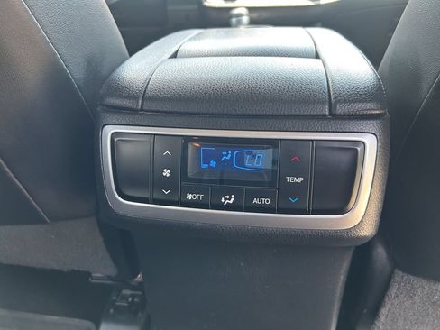 Used 2018 Toyota Highlander Limited FWD image 18