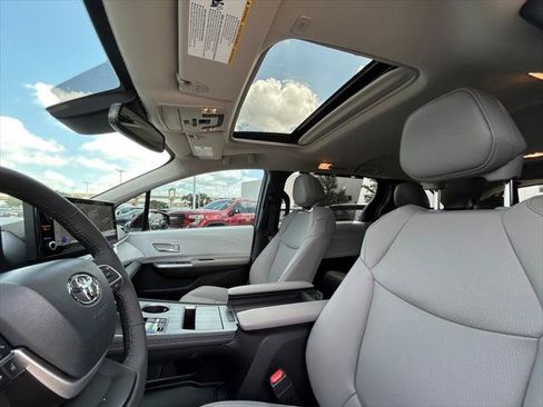 Certified 2026 Toyota Sienna XLE FWD image 12