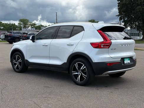 Used 2023 Volvo XC40 B5 Plus AWD/4WD image 6