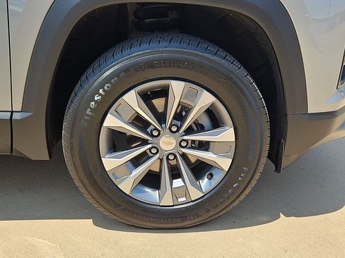 Used 2025 Chevrolet Equinox LT w/ Convenience Package II FWD image 5