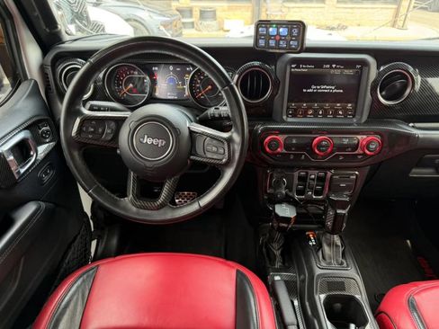 Used 2018 Jeep Wrangler Unlimited Sahara w/ Uconnect 4C Nav & Sound Group AWD/4WD image 11