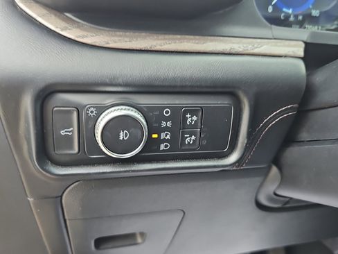 Used 2020 Ford Explorer Platinum w/ Premium Technology Package image 23