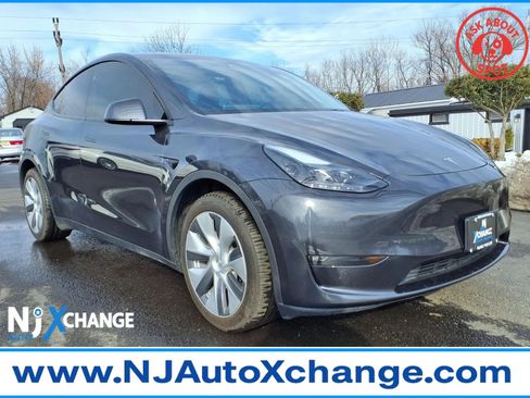 Used 2024 Tesla Model Y Long Range image 1