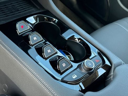 New 2025 VinFast VF 8 Eco AWD/4WD image 26