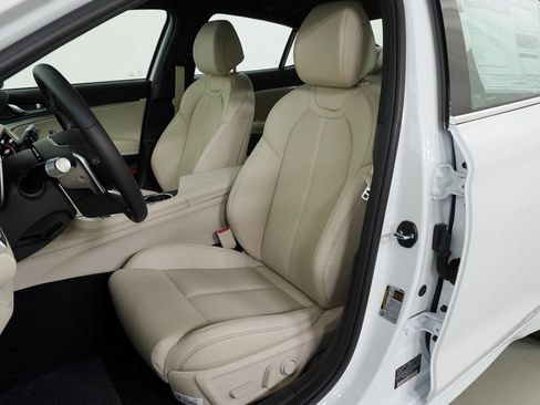 Used 2026 Genesis G70 2.5T image 12