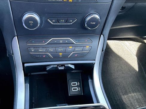 Used 2020 Ford Edge SEL w/ Convenience Package image 11