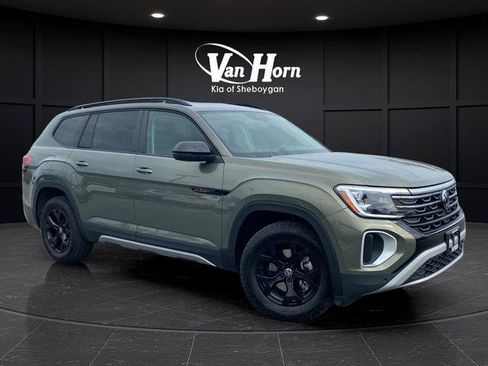 Used 2024 Volkswagen Atlas Peak Edition SE AWD/4WD image 1
