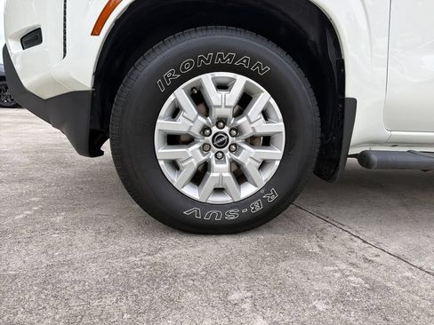 Used 2023 Nissan Frontier SV w/ Tow Package RWD image 11
